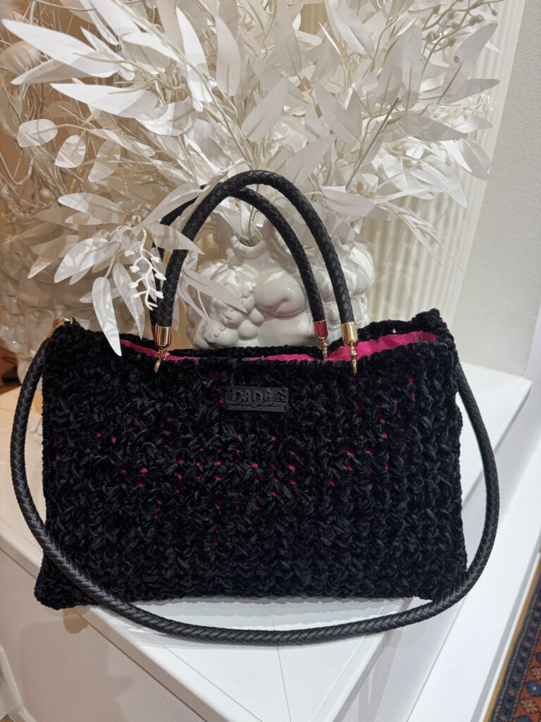 Borsa Orchidea all’uncinetto, nero