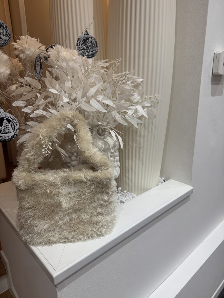 Borsa Teddy Neve 3 all’uncinetto, bianco latte