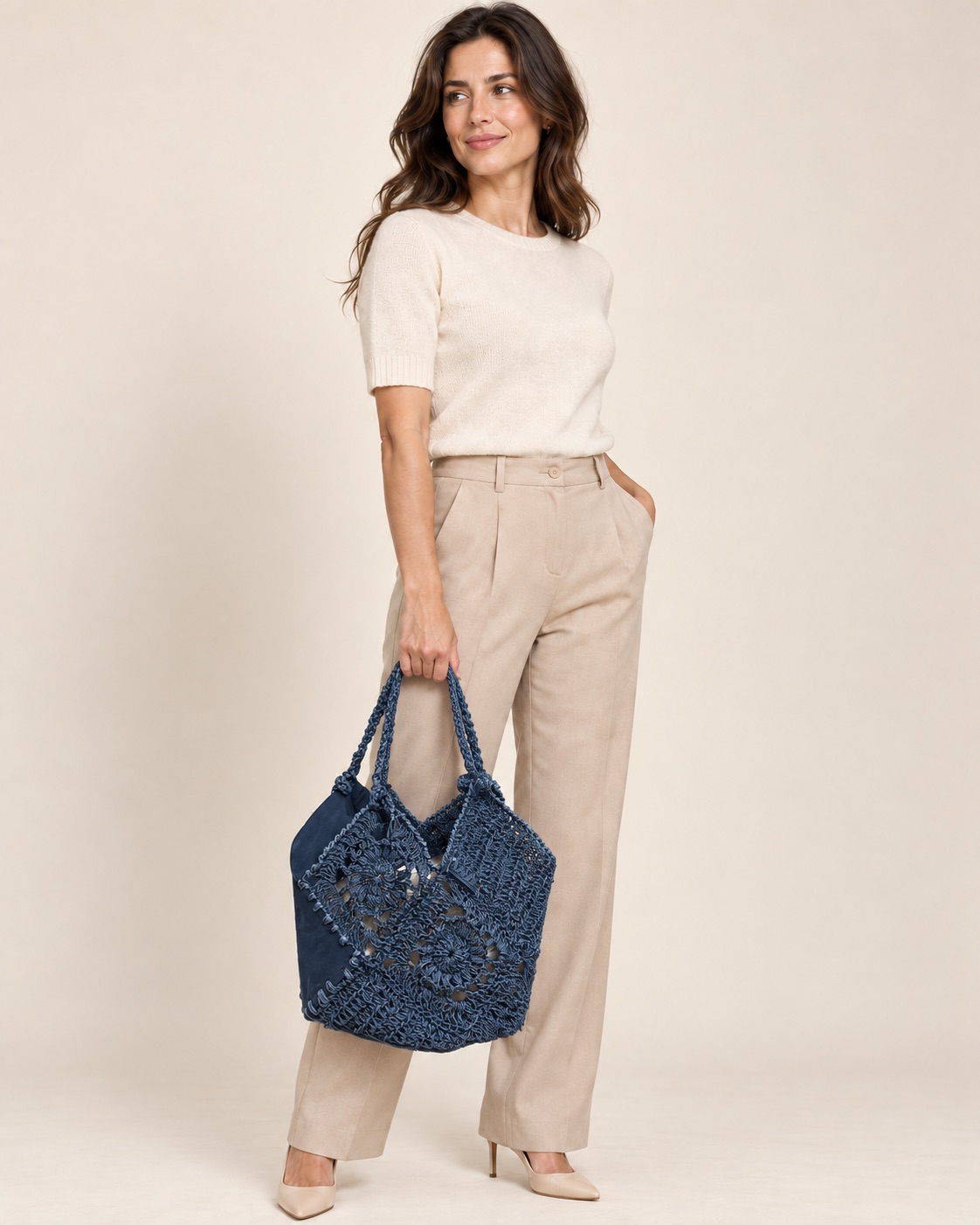 Anteprima IA: modella di riferimento con la borsa Glenda