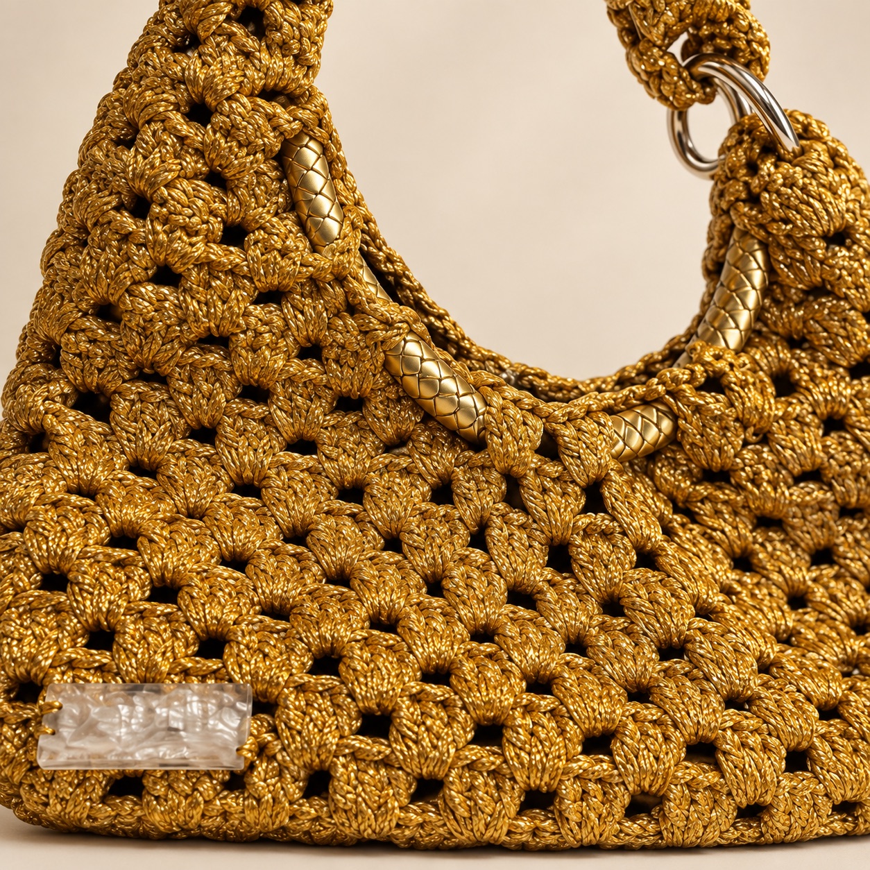 Ricostruzione IA — Glory: Il cotone laminato