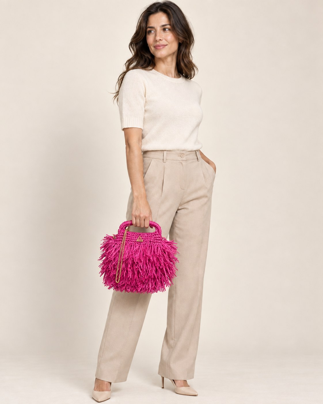 Anteprima IA: modella di riferimento con la borsa Summer