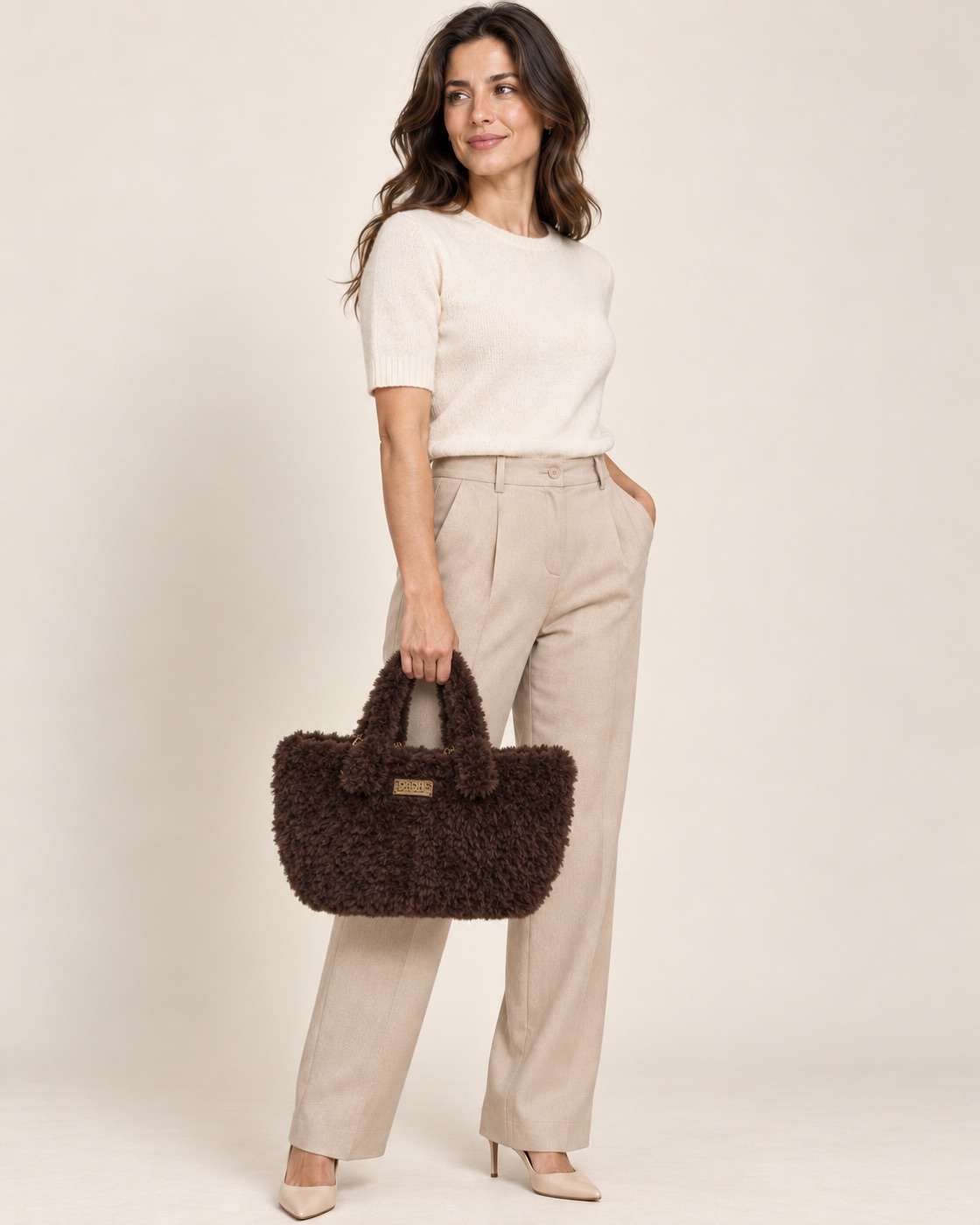 Anteprima IA: modella di riferimento con la borsa Teddy Glassé 2