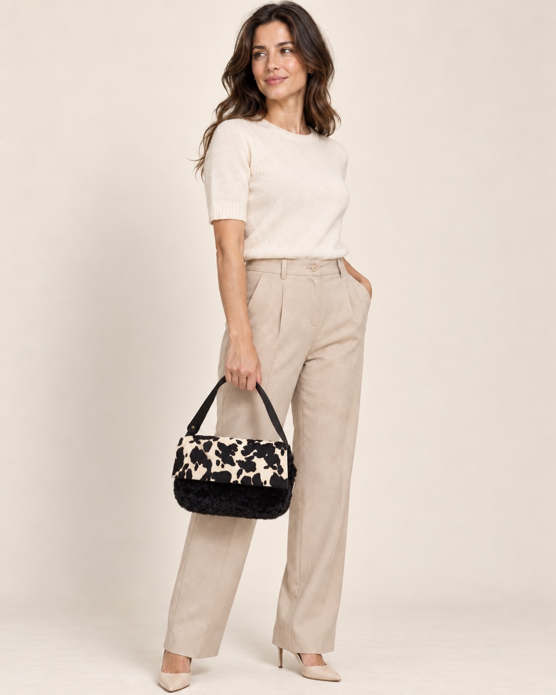 Anteprima IA: modella di riferimento con la borsa Teddy Muu 3